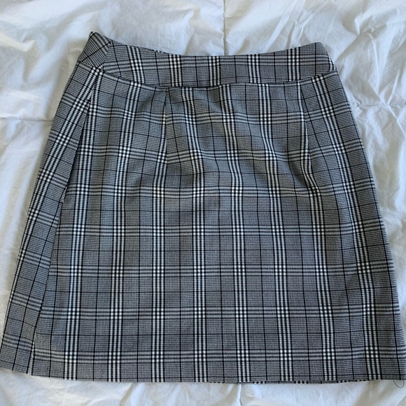 Black and White Plaid Skirt - Picture 4 of 5